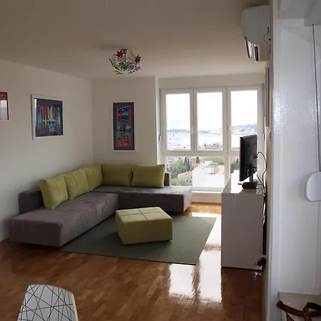 Apartment Panorama Split